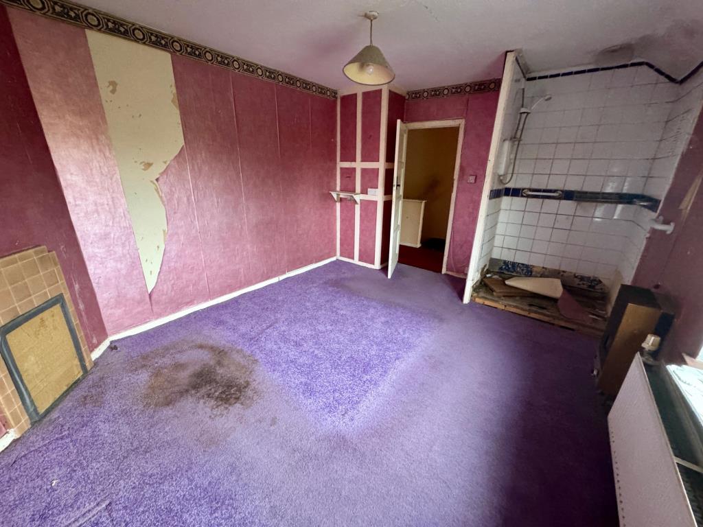 Lot: 159 - MID-TERRACE HOUSE FOR IMPROVEMENT - Bedroom 1